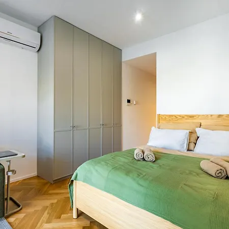 Apartment Modern With Skyline View *